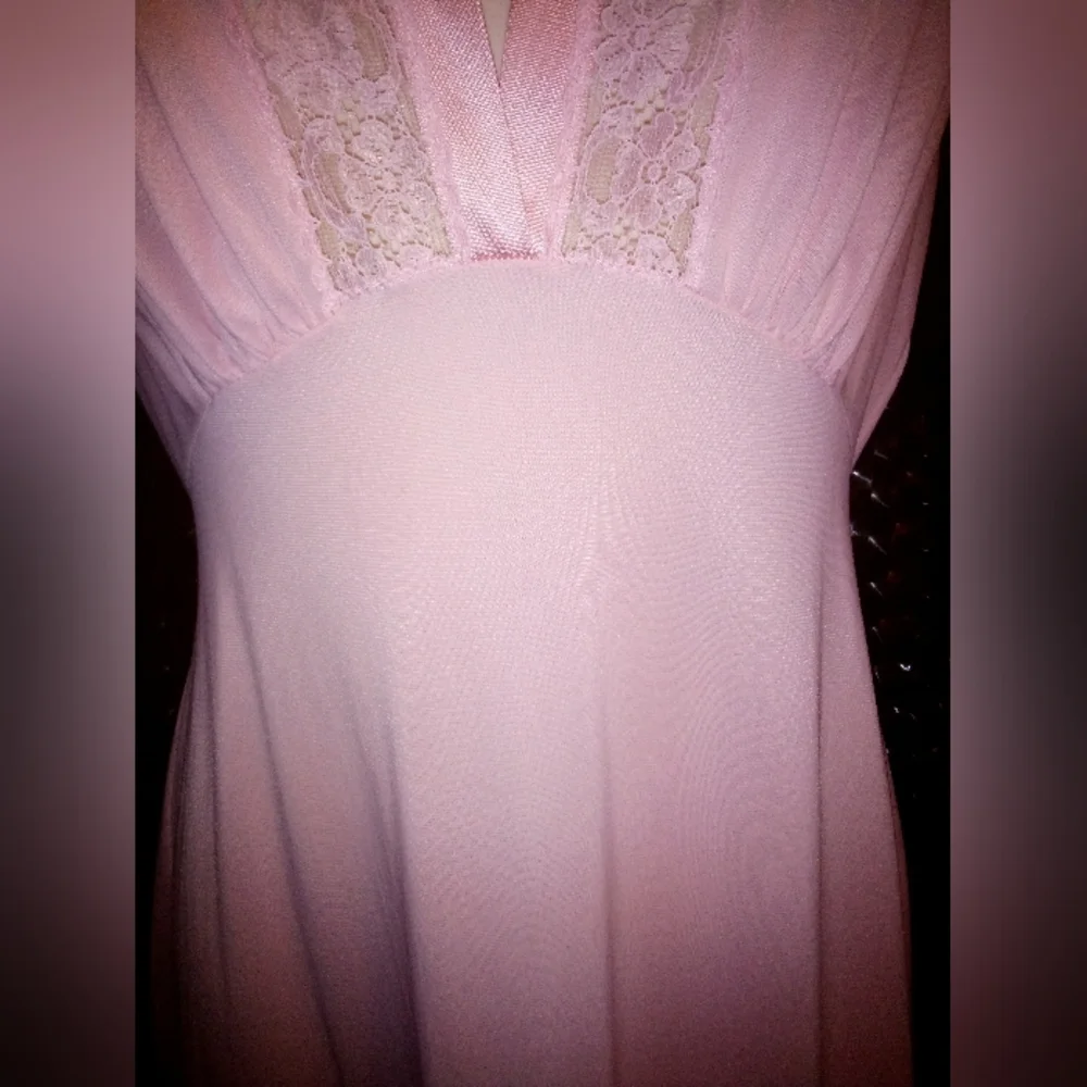 Beautiful Vintage Pink Vanity Fair Nightgown Size 34